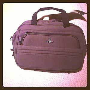 NWT Carry-on luggage Atlantic New travel bag expandable grey green OPEN To OFFER